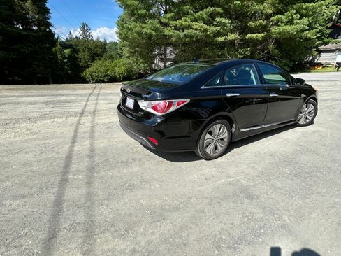 Used 2014 Hyundai Sonata Limited w/ Panoramic Sunroof Package 02 FWD image 9