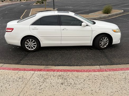 Used 2011 Toyota Camry XLE image 4