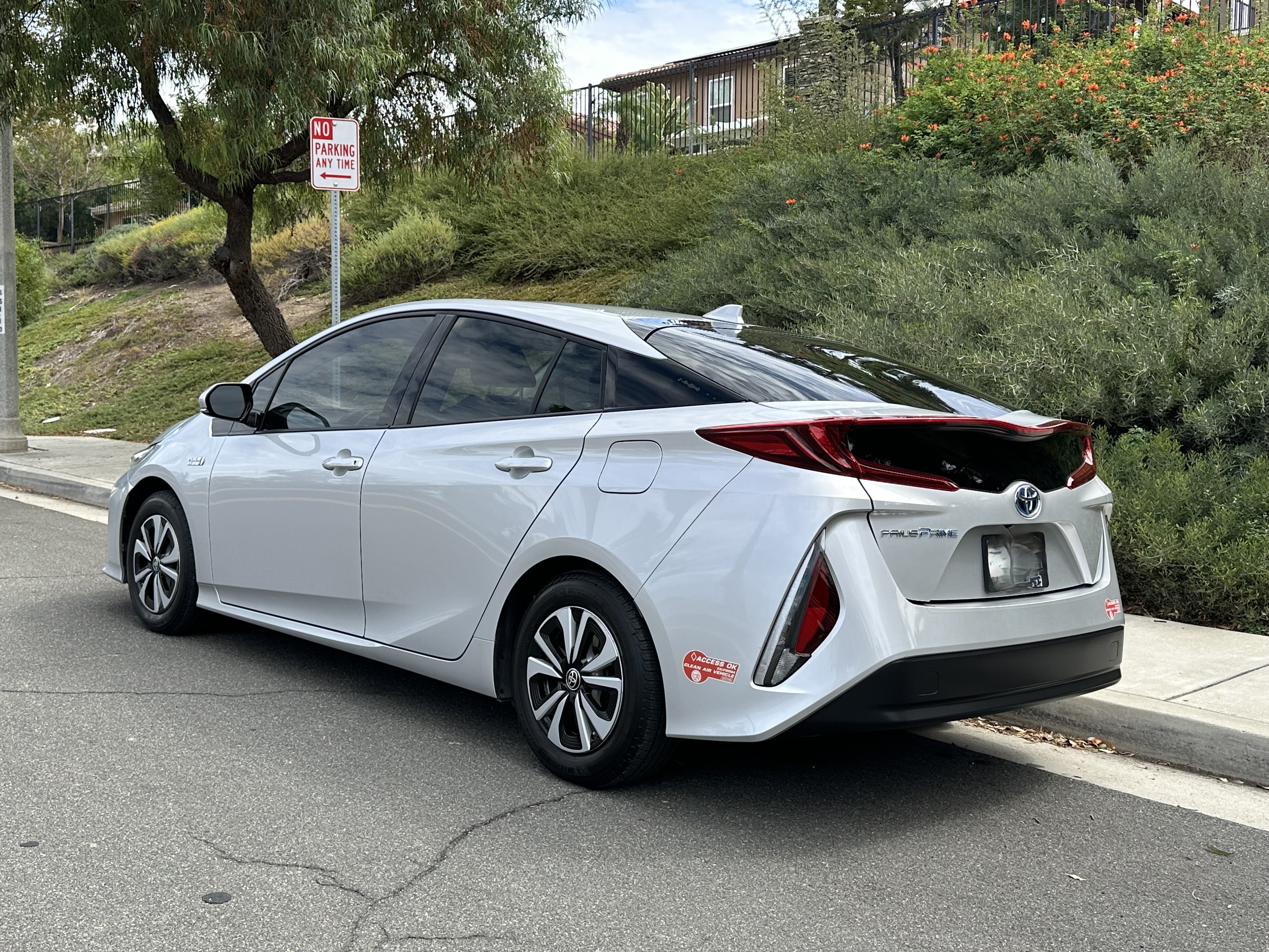 Used 2018 Toyota Prius Prime Premium w/ Carpet Mat Package FWD image 5