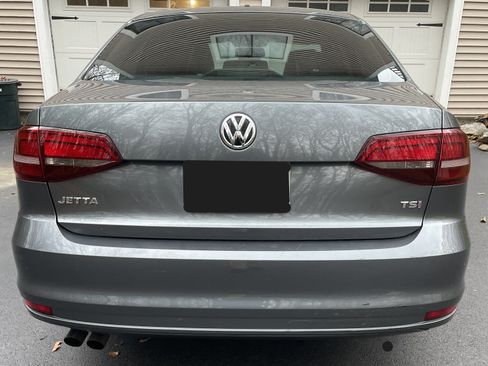 Used 2017 Volkswagen Jetta S image 2