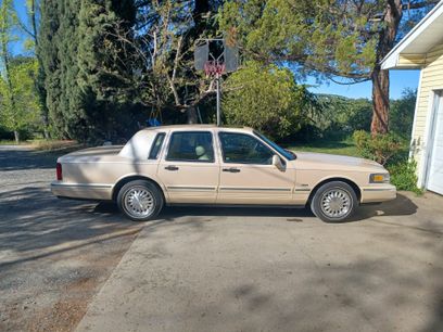 Used 1995 Lincoln Town Car Cartier