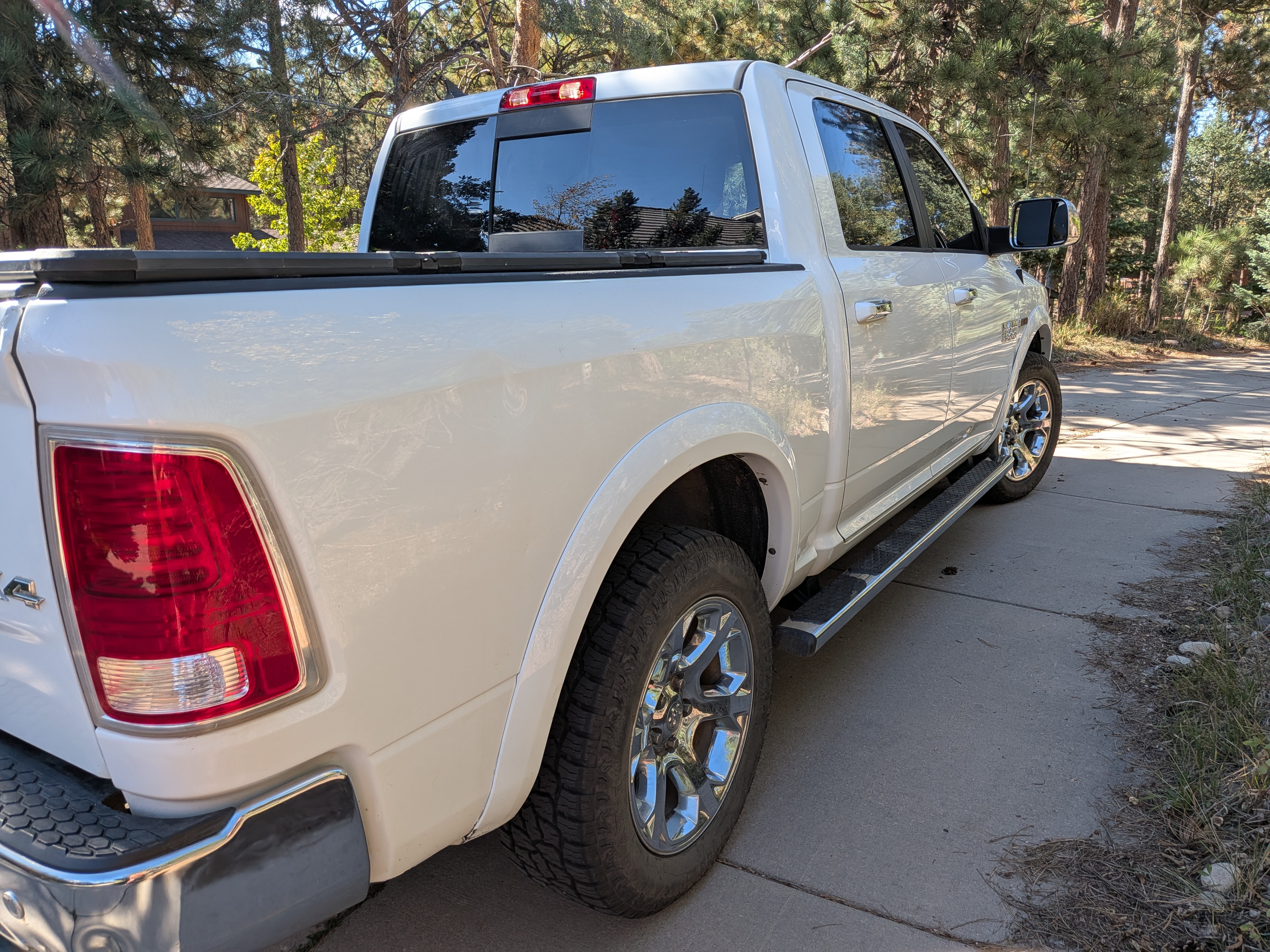 Used 2018 RAM 1500 Laramie AWD/4WD image 4