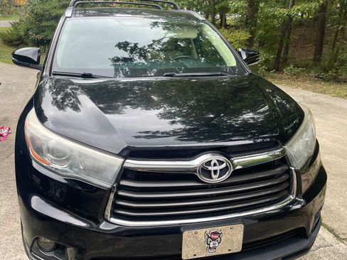 Used 2016 Toyota Highlander XLE FWD image 2