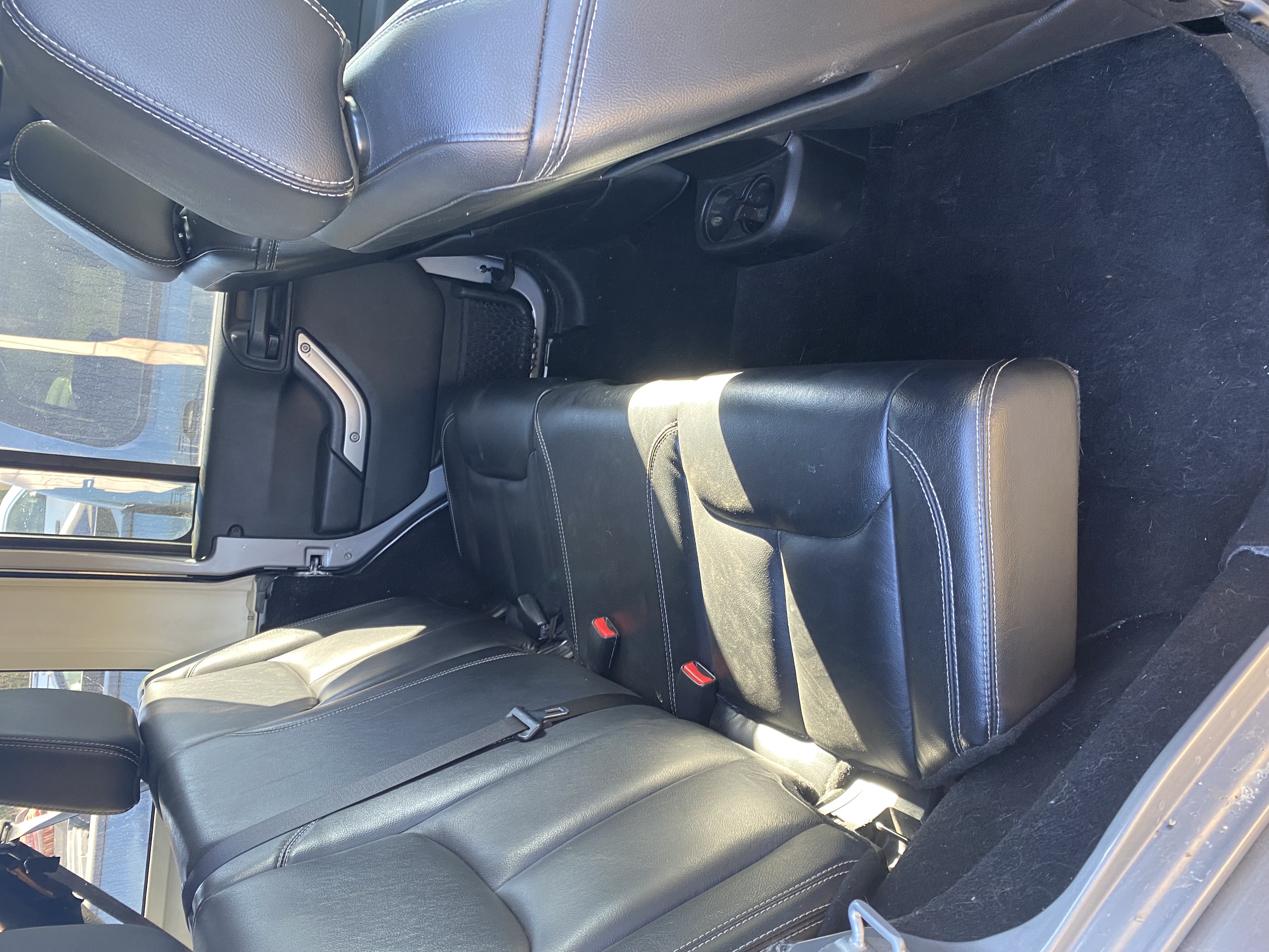 Used 2014 Jeep Wrangler Unlimited Sahara w/ Connectivity Group AWD/4WD image 12