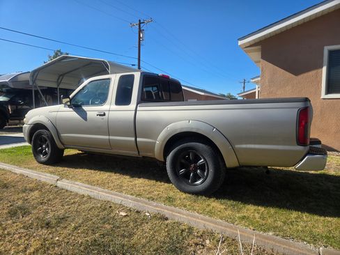 Used 2003 Nissan Frontier XE image 6