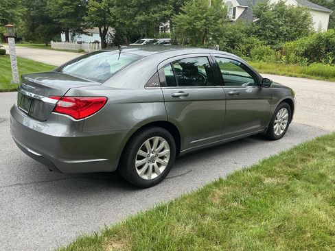 Used 2013 Chrysler 200 Touring FWD image 4