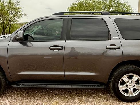 Used 2017 Toyota Sequoia SR5 RWD image 4