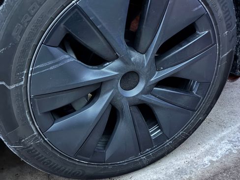 Used 2024 Tesla Model Y Long Range image 11