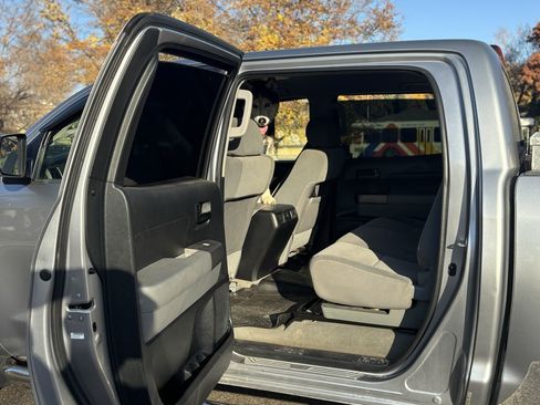 Used 2010 Toyota Tundra 4x4 CrewMax image 19