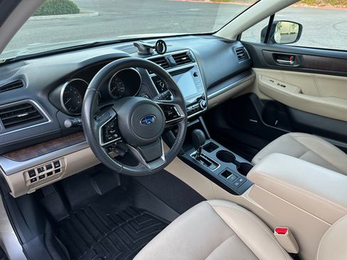 Used 2018 Subaru Outback 2.5i Limited w/ Popular Package #2 image 10
