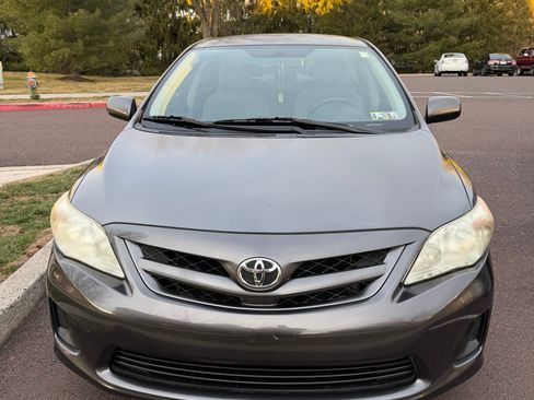 Used 2011 Toyota Corolla LE image 2