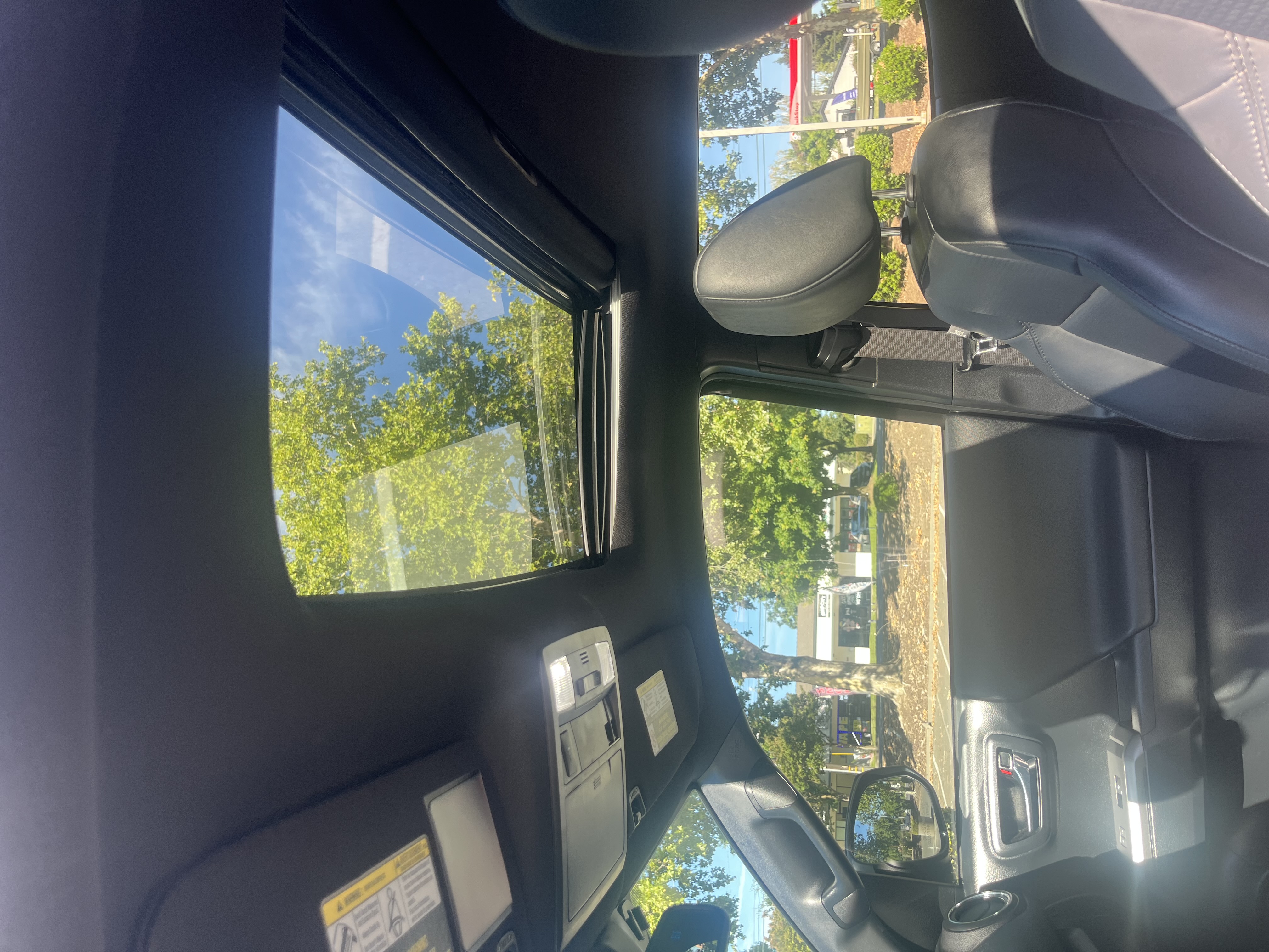 Used 2018 Toyota Tacoma TRD Sport AWD/4WD image 11