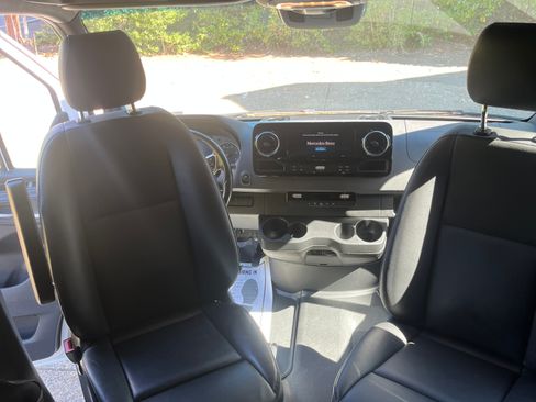 Used 2020 Mercedes-Benz Sprinter 2500 image 19