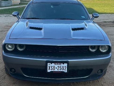 Used 2016 Dodge Challenger SXT Plus RWD image 2