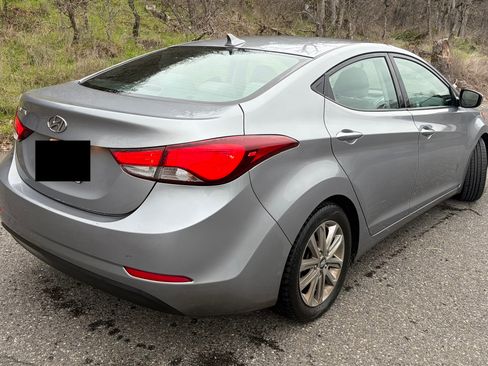 Used 2015 Hyundai Elantra SE w/ Option Group 02 FWD image 4
