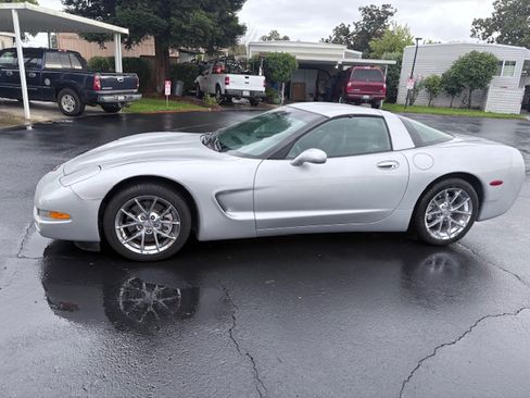 Used 1997 Chevrolet Corvette Coupe w/ Memory Pkg image 2