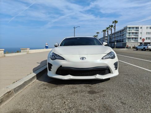 Used 2017 Toyota 86 image 6