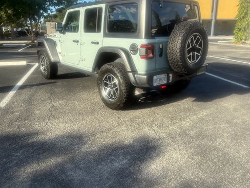 Used 2024 Jeep Wrangler Unlimited Rubicon image 5