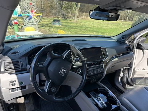 Used 2019 Honda Pilot Touring image 9