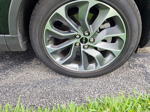 Used 2022 Lincoln Nautilus Reserve w/ Equipment Group 201A image 6