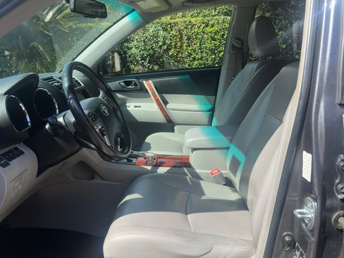 Used 2012 Toyota Highlander Limited image 6