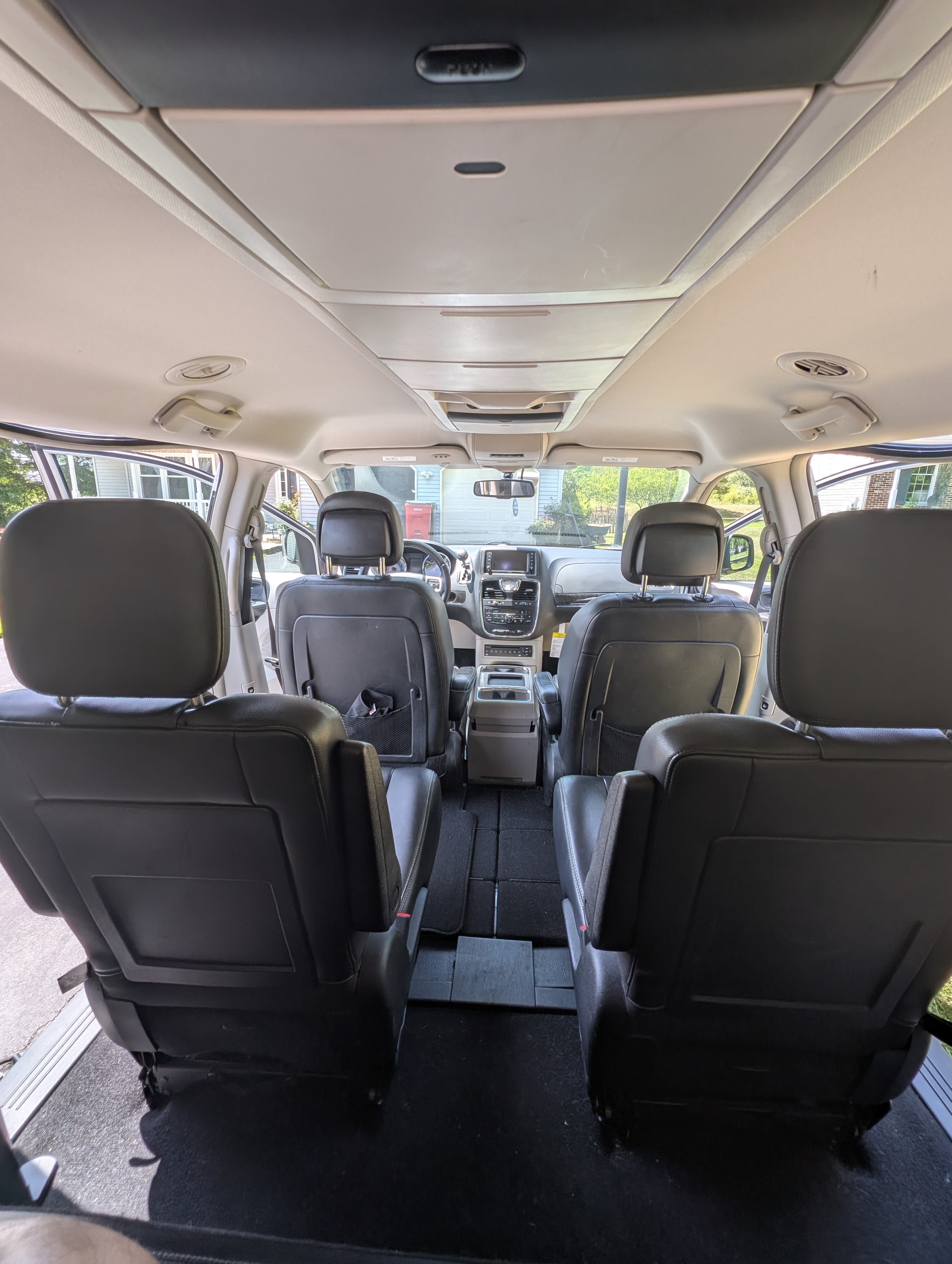 Used 2011 Chrysler Town & Country Touring-L w/ Entertainment Group #2 FWD image 15