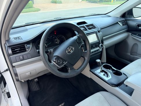 Used 2012 Toyota Camry LE FWD image 8