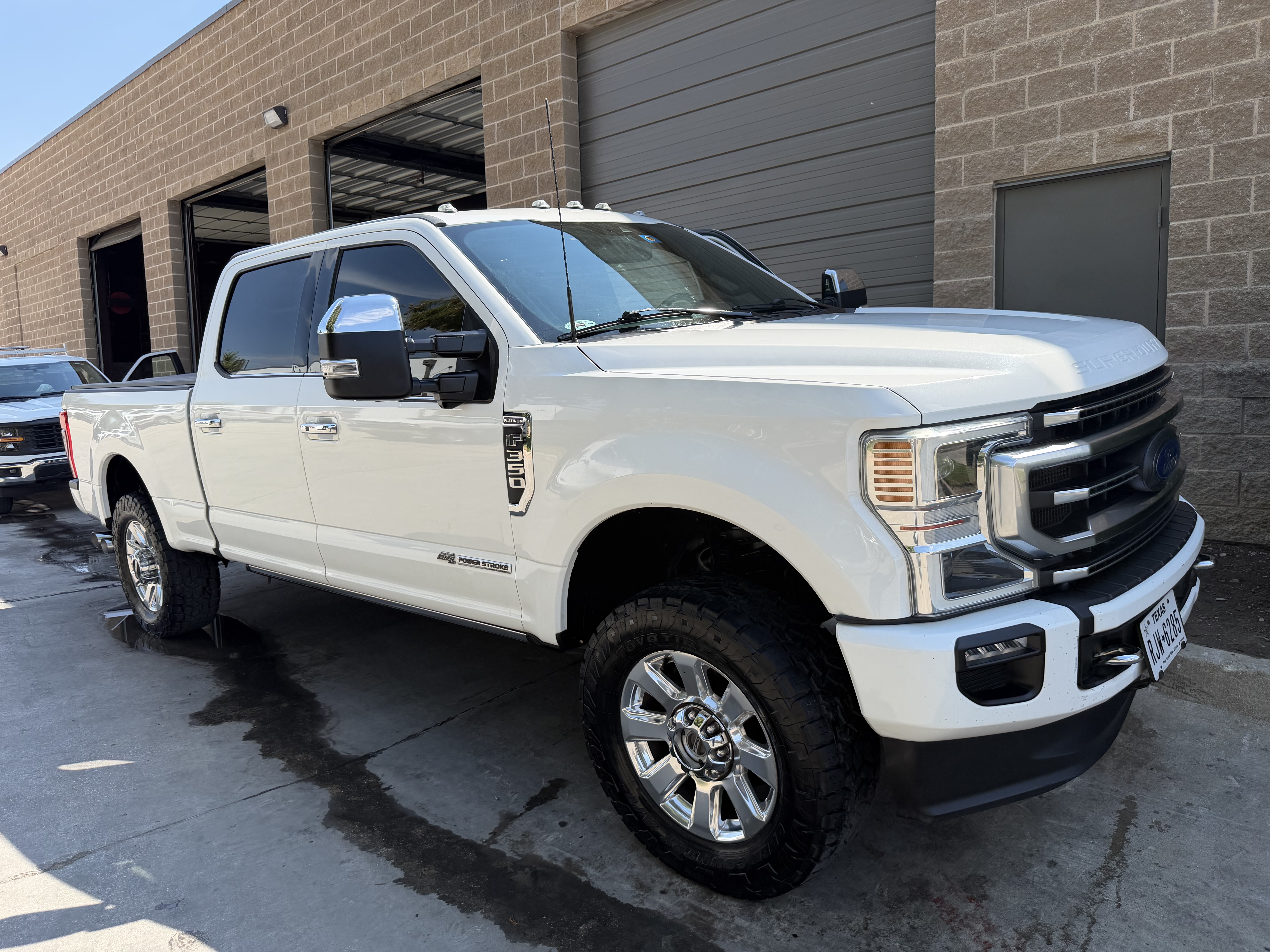 Used 2022 Ford F350 Platinum w/ FX4 Off-Road Package AWD/4WD image 1