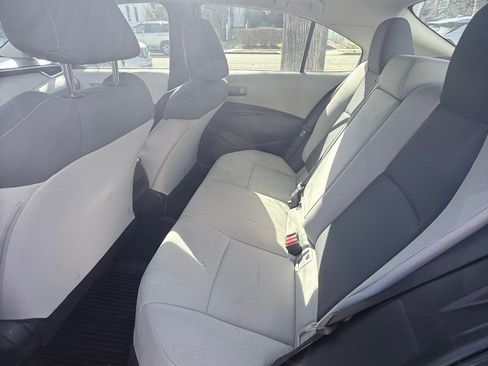 Used 2022 Toyota Corolla LE image 6