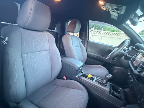 Used 2019 Toyota Tacoma TRD Off-Road AWD/4WD image 17
