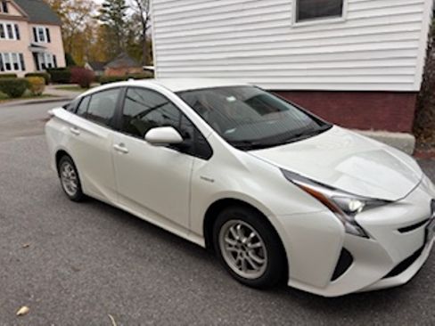 Used 2017 Toyota Prius Four Touring image 1