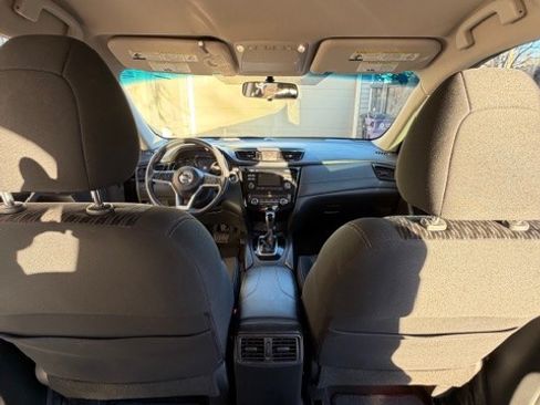 Used 2017 Nissan Rogue SV image 11