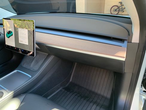 Used 2021 Tesla Model 3 Standard Range Plus image 10