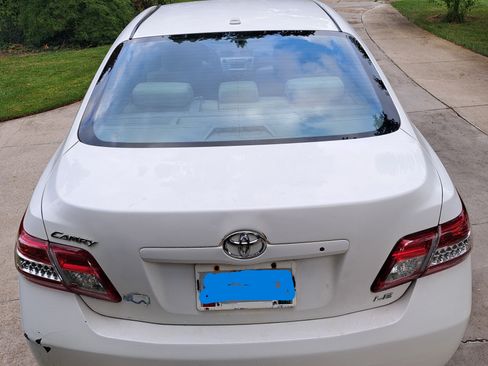 Used 2011 Toyota Camry LE FWD image 6