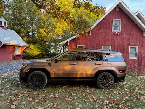 Used 2024 Hyundai Santa Fe Calligraphy image 2