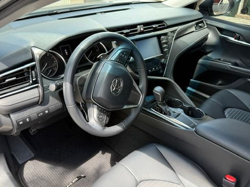 Used 2018 Toyota Camry SE image 8