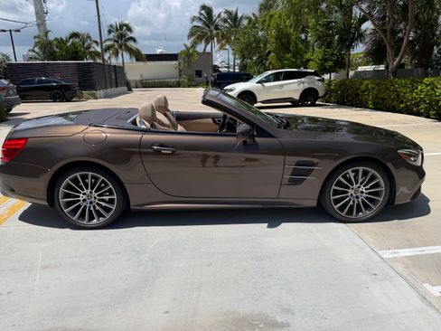 Used 2018 Mercedes-Benz SL 550 image 2