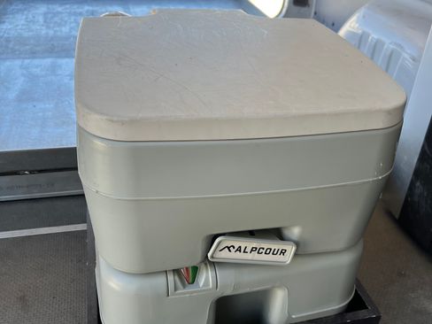 Used 2017 Mercedes-Benz Sprinter 2500 image 16