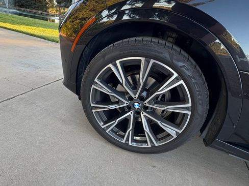 Used 2022 BMW X7 xDrive40i w/ M Sport Package AWD/4WD image 12