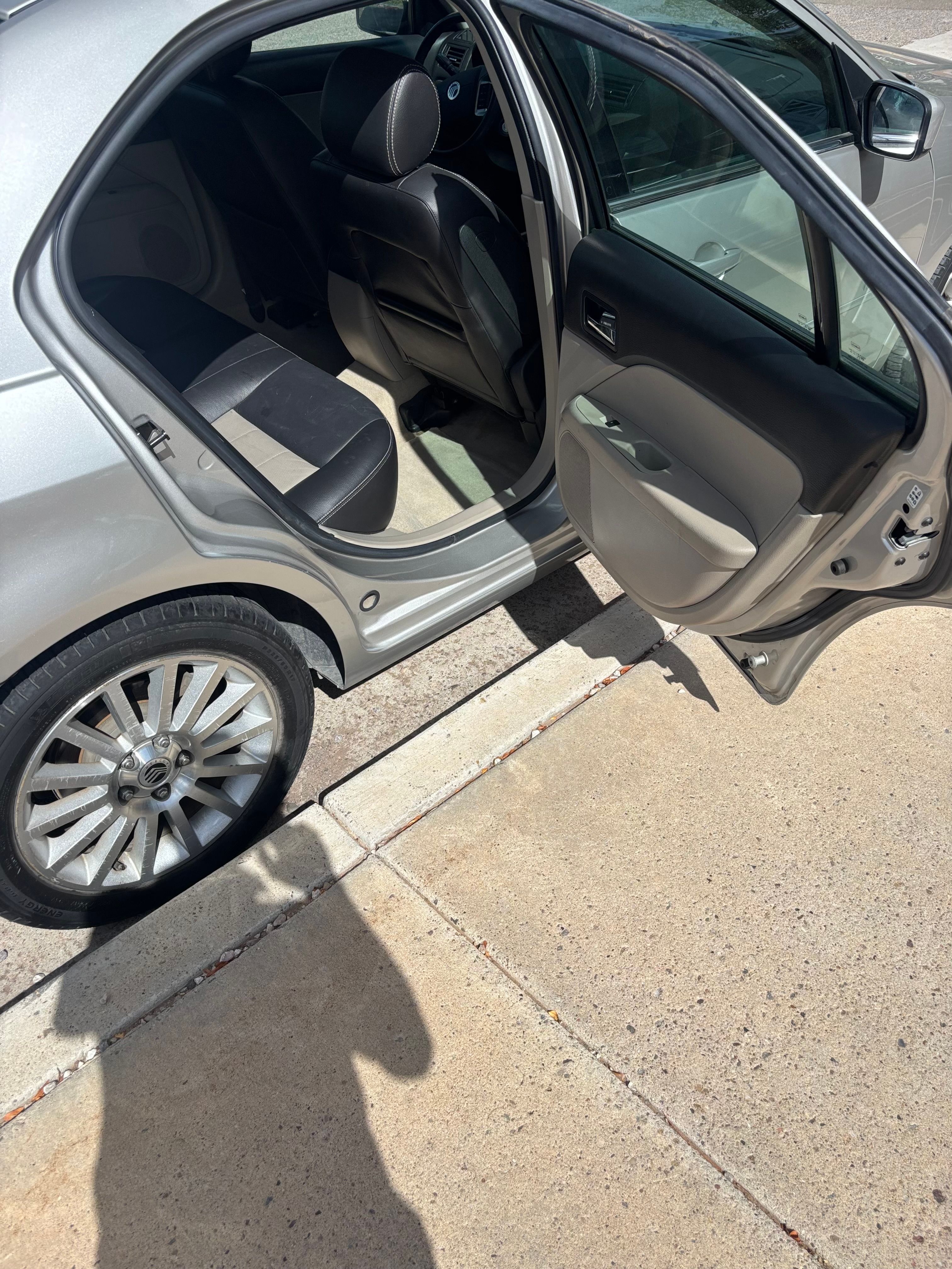 Used 2008 Mercury Milan Premier FWD image 9