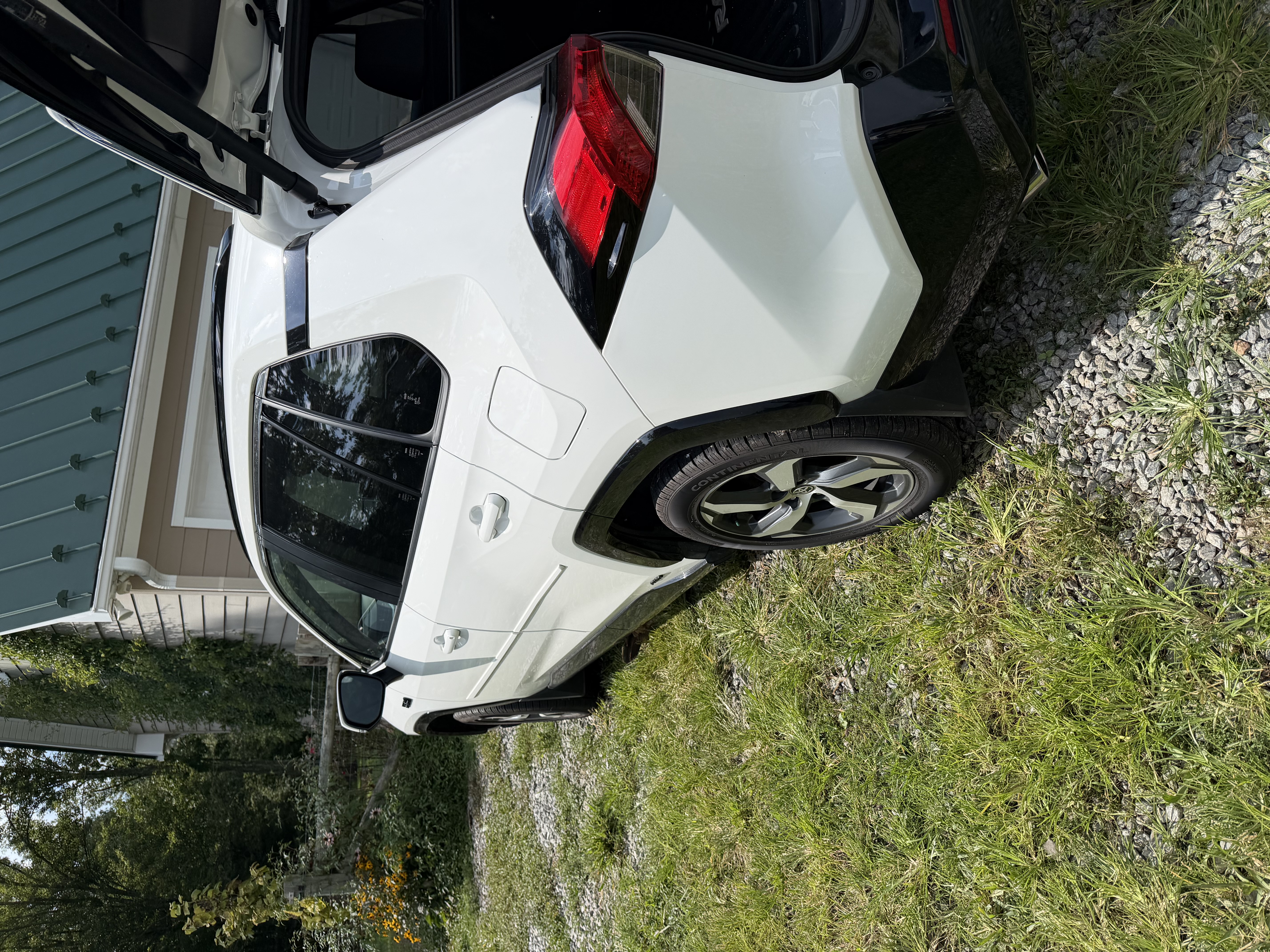 Used 2024 Toyota RAV4 SE w/ Weather & Moonroof Package AWD/4WD image 5