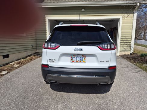 Used 2019 Jeep Cherokee Limited w/ Luxury Group image 4