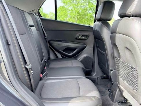 Used 2017 Chevrolet Trax LT w/ LT Convenience Package image 8
