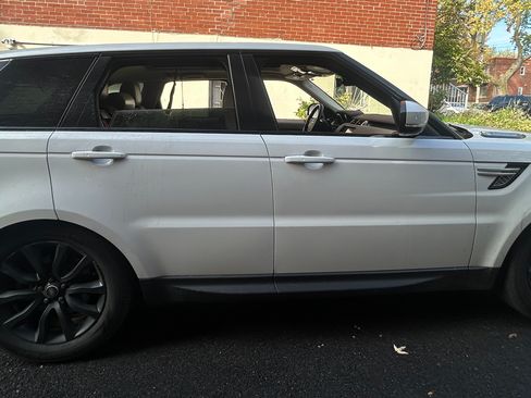 Used 2016 Land Rover Range Rover Sport HSE image 6