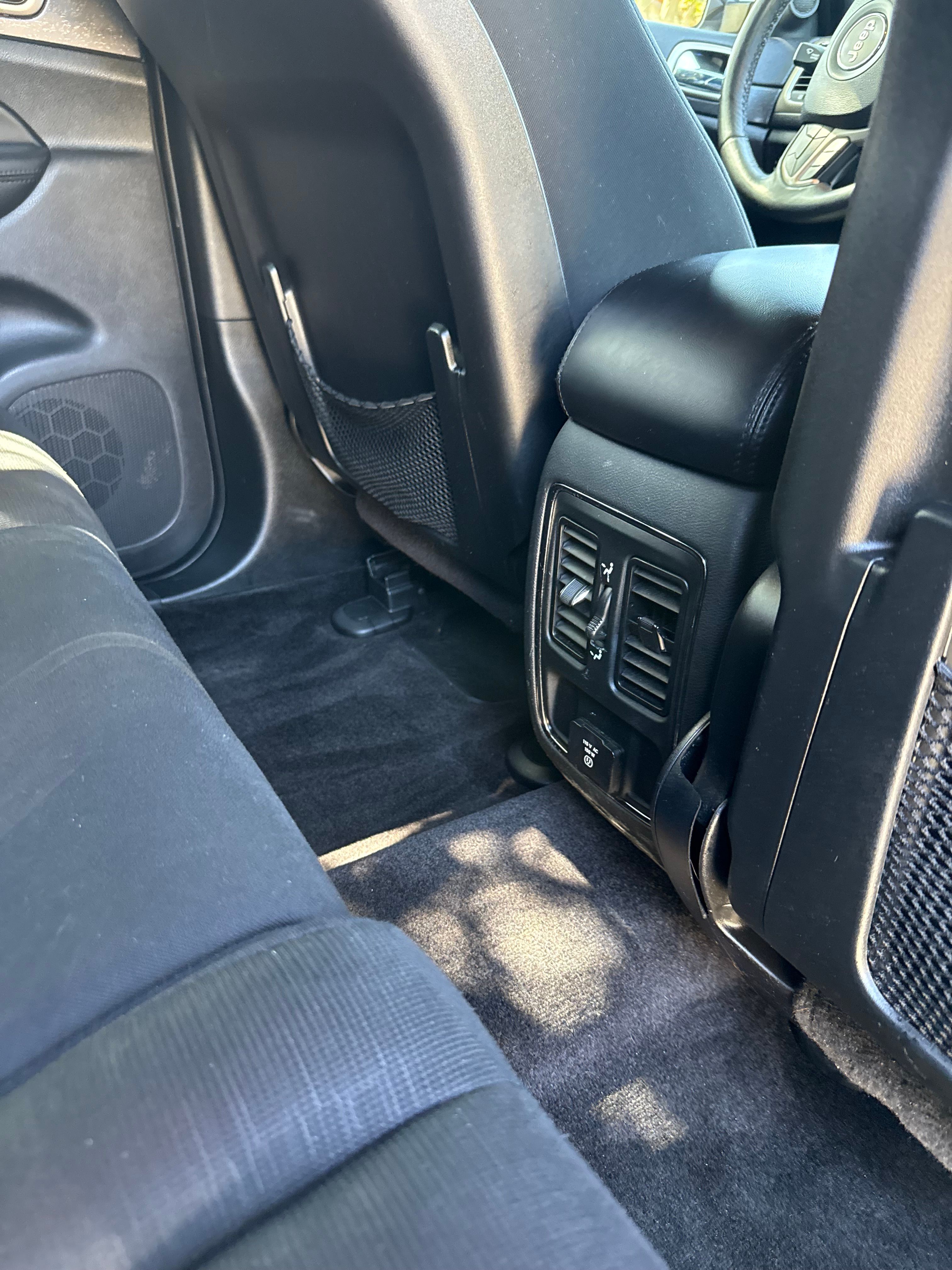 Used 2017 Jeep Grand Cherokee Laredo w/ Quick Order Package 2BE RWD image 4