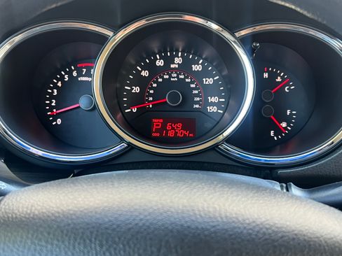 Used 2011 Kia Sorento LX image 8