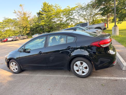 Used 2017 Kia Forte LX FWD image 6