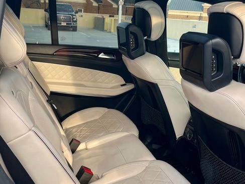 Used 2017 Mercedes-Benz GLS 550 550 Sport Utility 4D image 19