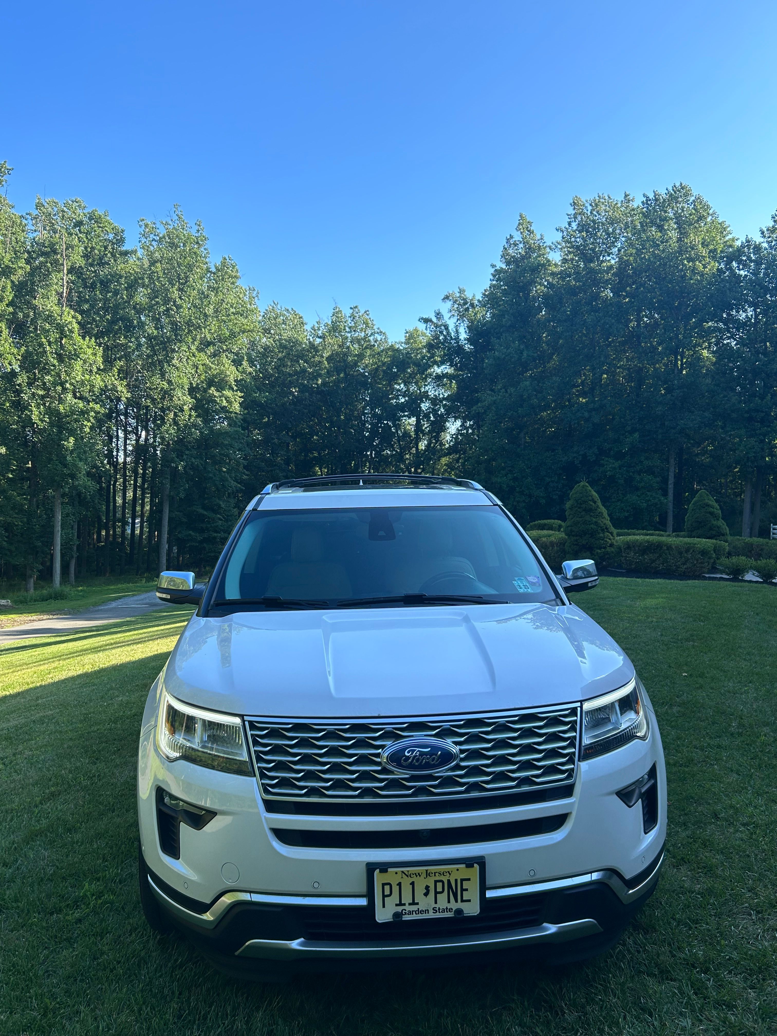 Used 2018 Ford Explorer Platinum AWD/4WD image 2