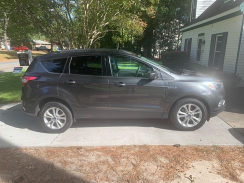 Used 2018 Ford Escape SE image 5